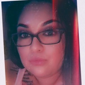 Meet your Posher, Claudia